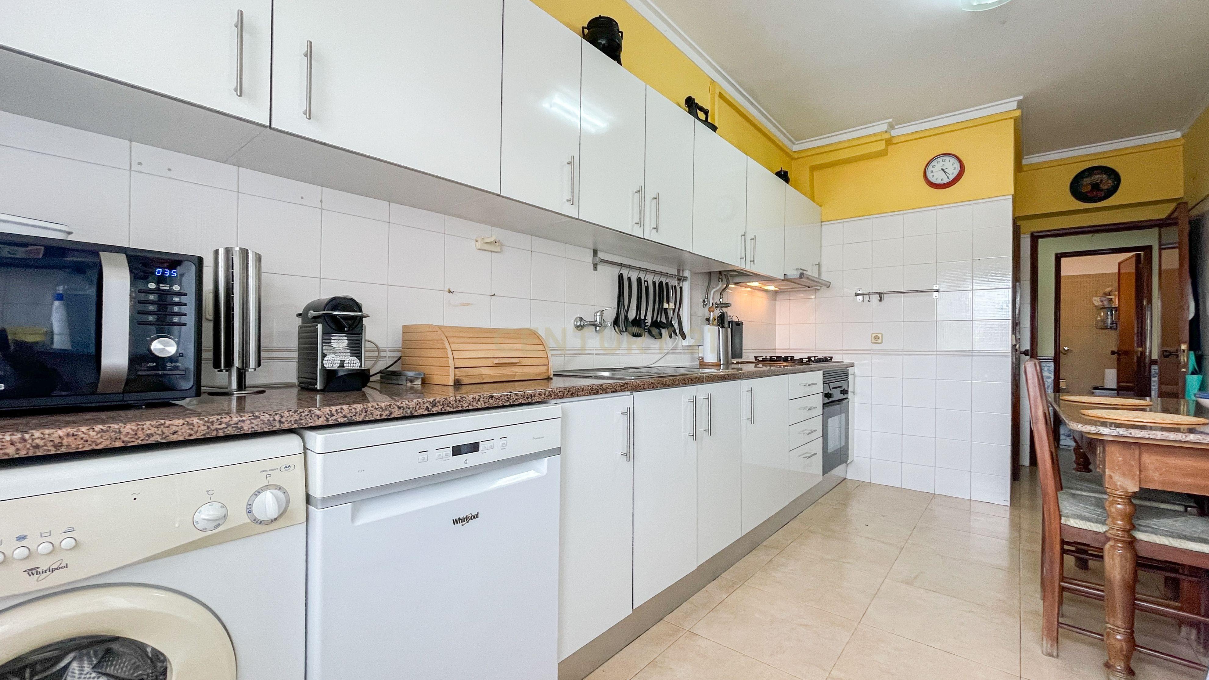 Apartamento T3 - Casal do Chapim - Odivelas - Garagem - Arrecadação - Image 9